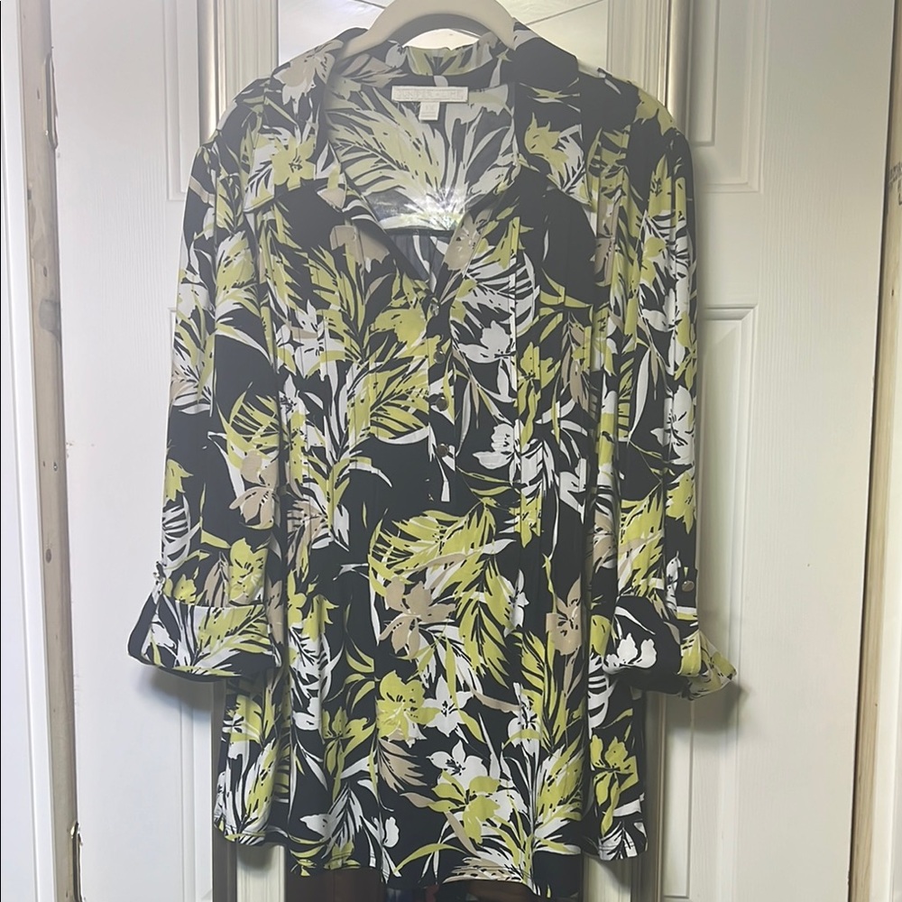 Green and White 3/4 Sleeve Boxy Blouse with Notched Collar